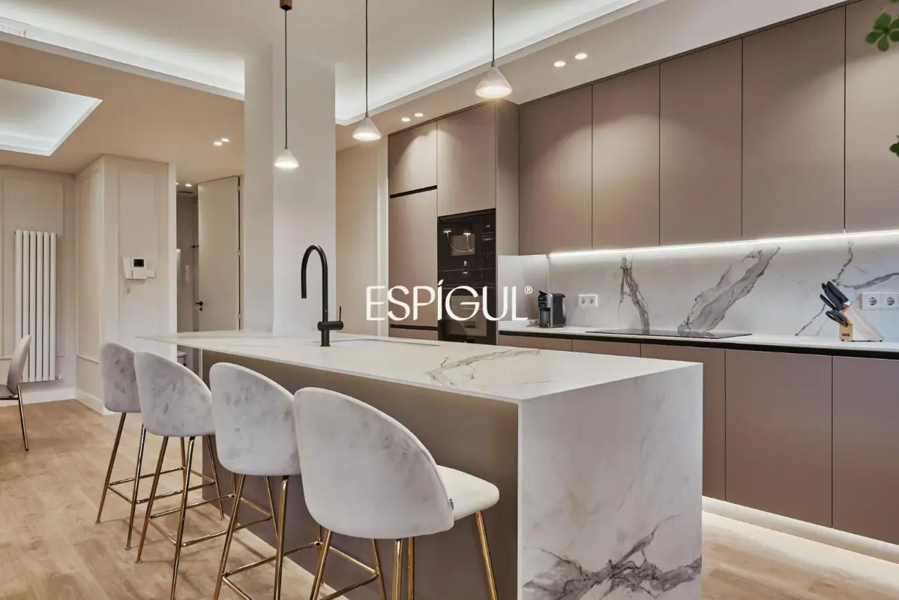 Precioso piso en Jerónimos recién reformado con terraza