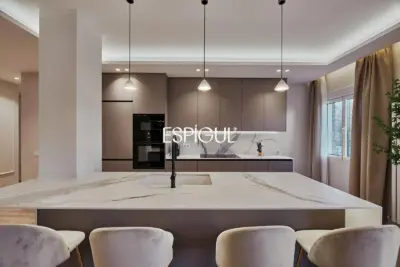 Precioso piso en Jerónimos recién reformado con terraza