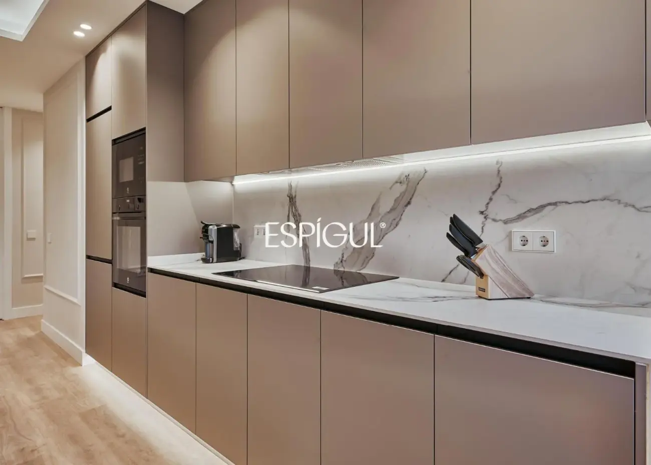 Precioso piso en Jerónimos recién reformado con terraza