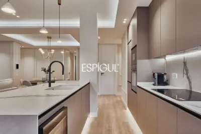 Precioso piso en Jerónimos recién reformado con terraza