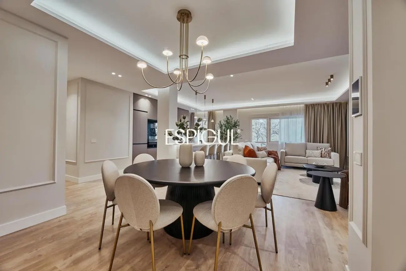 Precioso piso en Jerónimos recién reformado con terraza