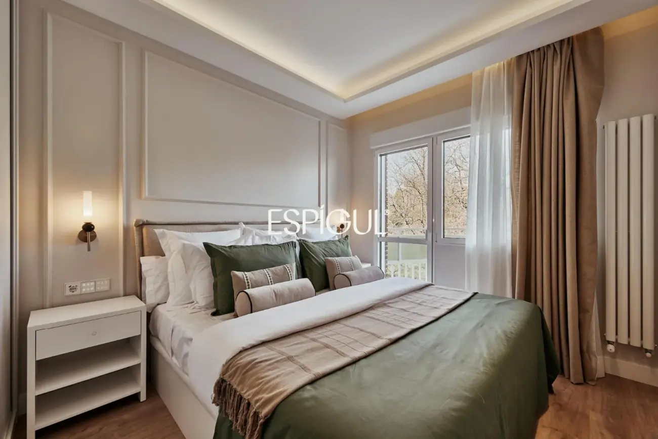 Precioso piso en Jerónimos recién reformado con terraza