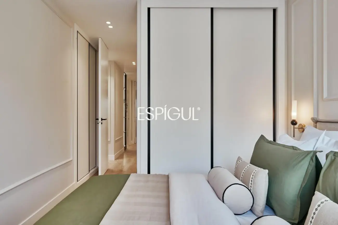 Precioso piso en Jerónimos recién reformado con terraza