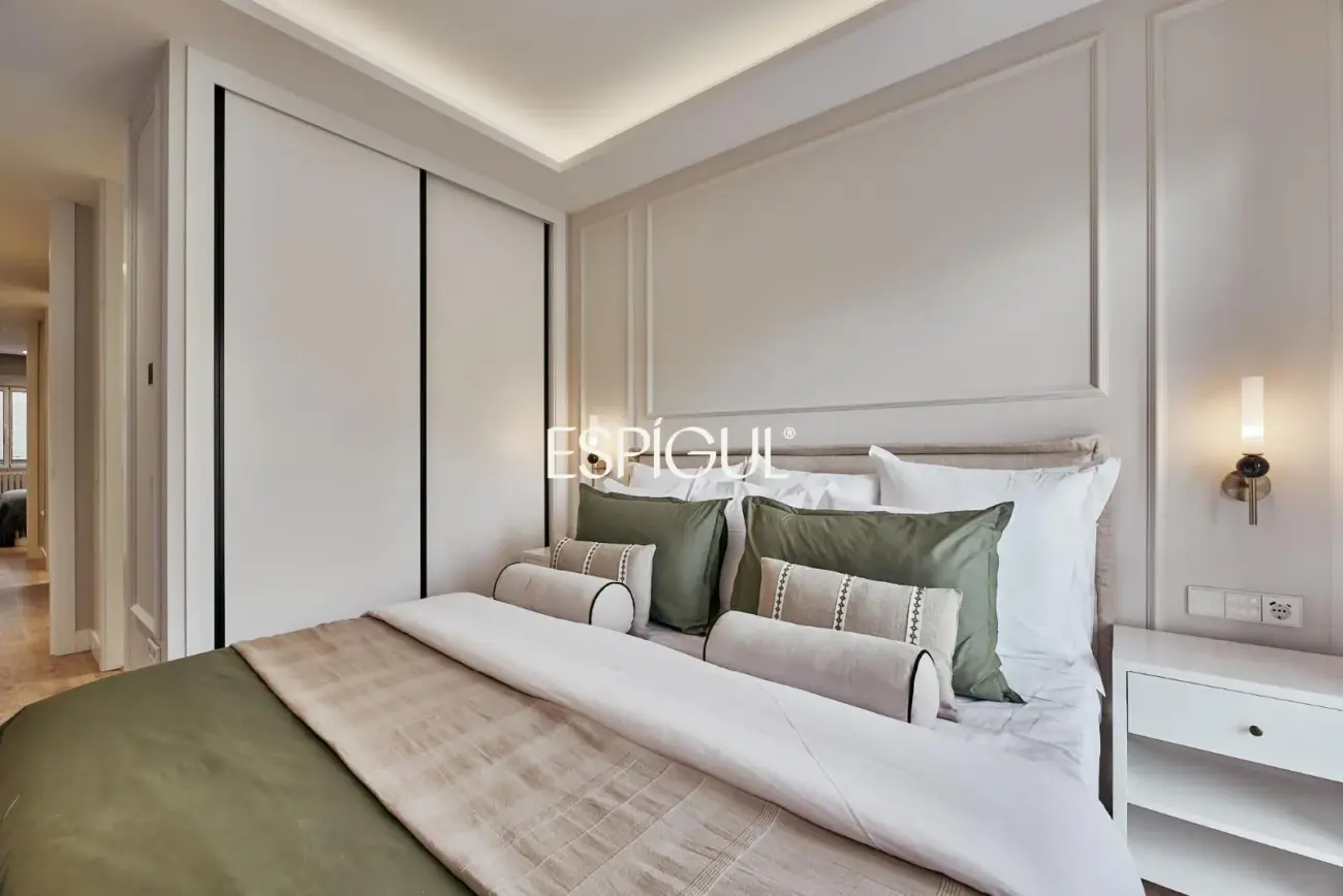 Precioso piso en Jerónimos recién reformado con terraza