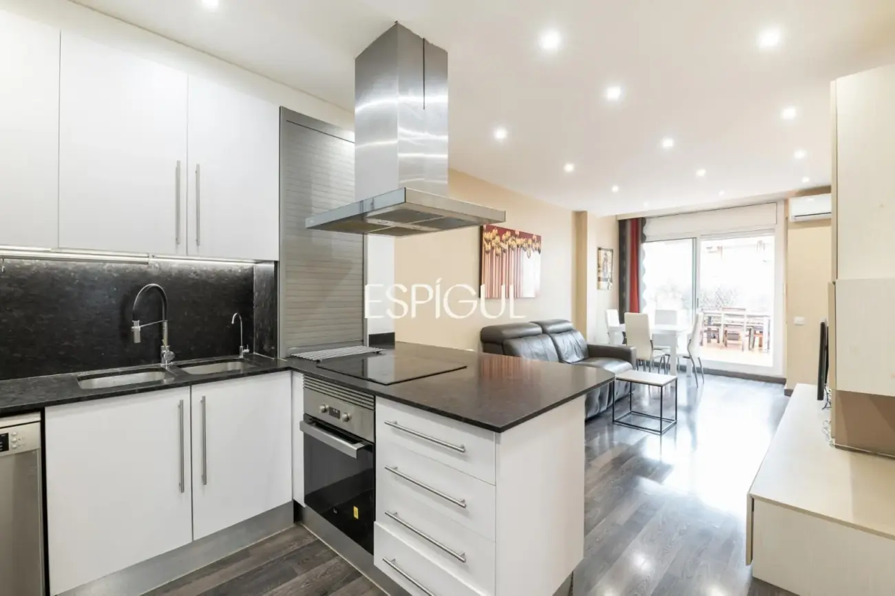 Пентхаус с террасой в Сантс-Монжуик