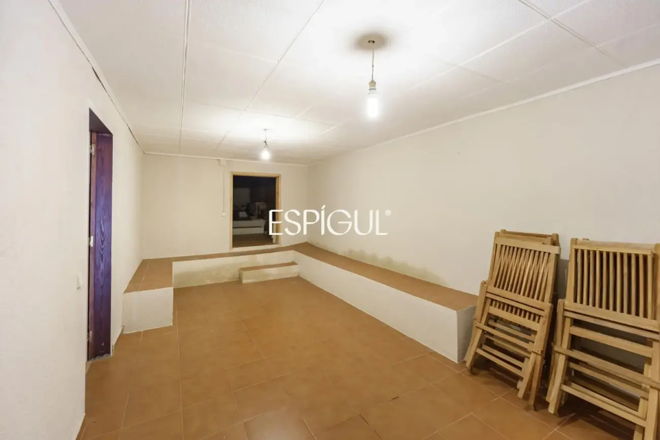 Àmplia casa cantonera amb vistes al mar i piscina comunitària a Teià