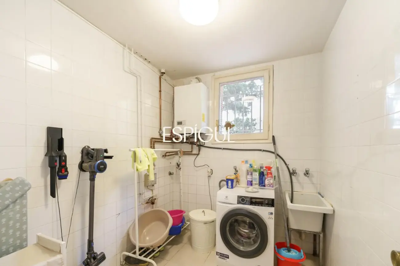 Àmplia casa cantonera amb vistes al mar i piscina comunitària a Teià