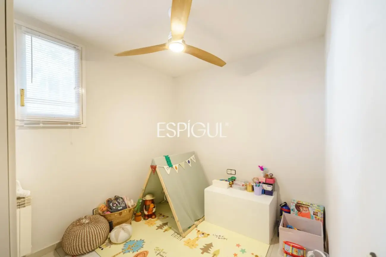 Àmplia casa cantonera amb vistes al mar i piscina comunitària a Teià