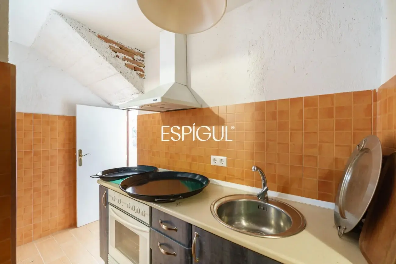 Àmplia casa cantonera amb vistes al mar i piscina comunitària a Teià