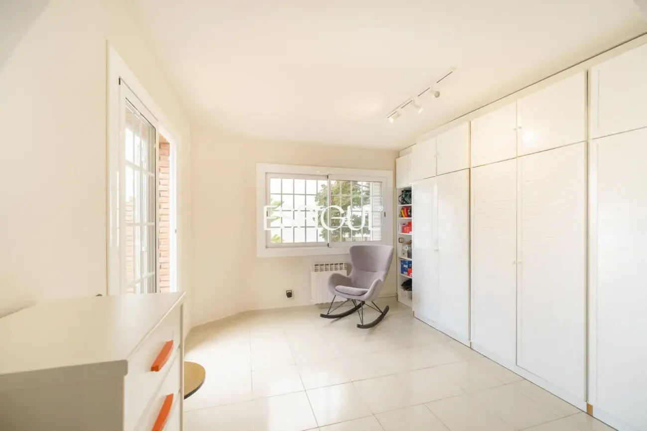 Àmplia casa cantonera amb vistes al mar i piscina comunitària a Teià