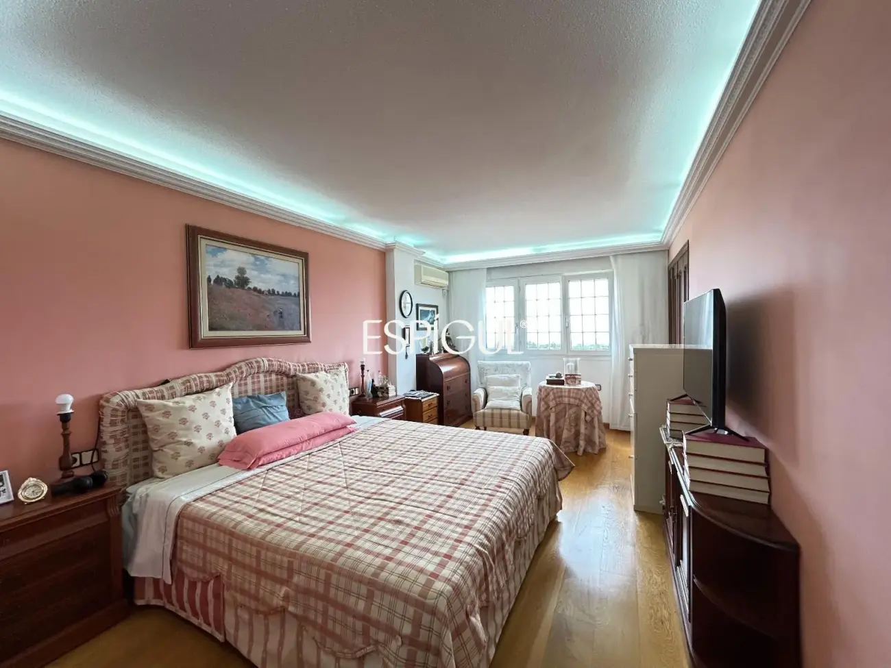 Amplio piso con vistas al mar, piscina y párquing en el centro de Alella