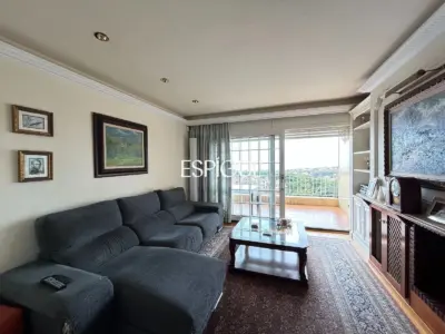 Amplio piso con vistas al mar, piscina y párquing en el centro de Alella