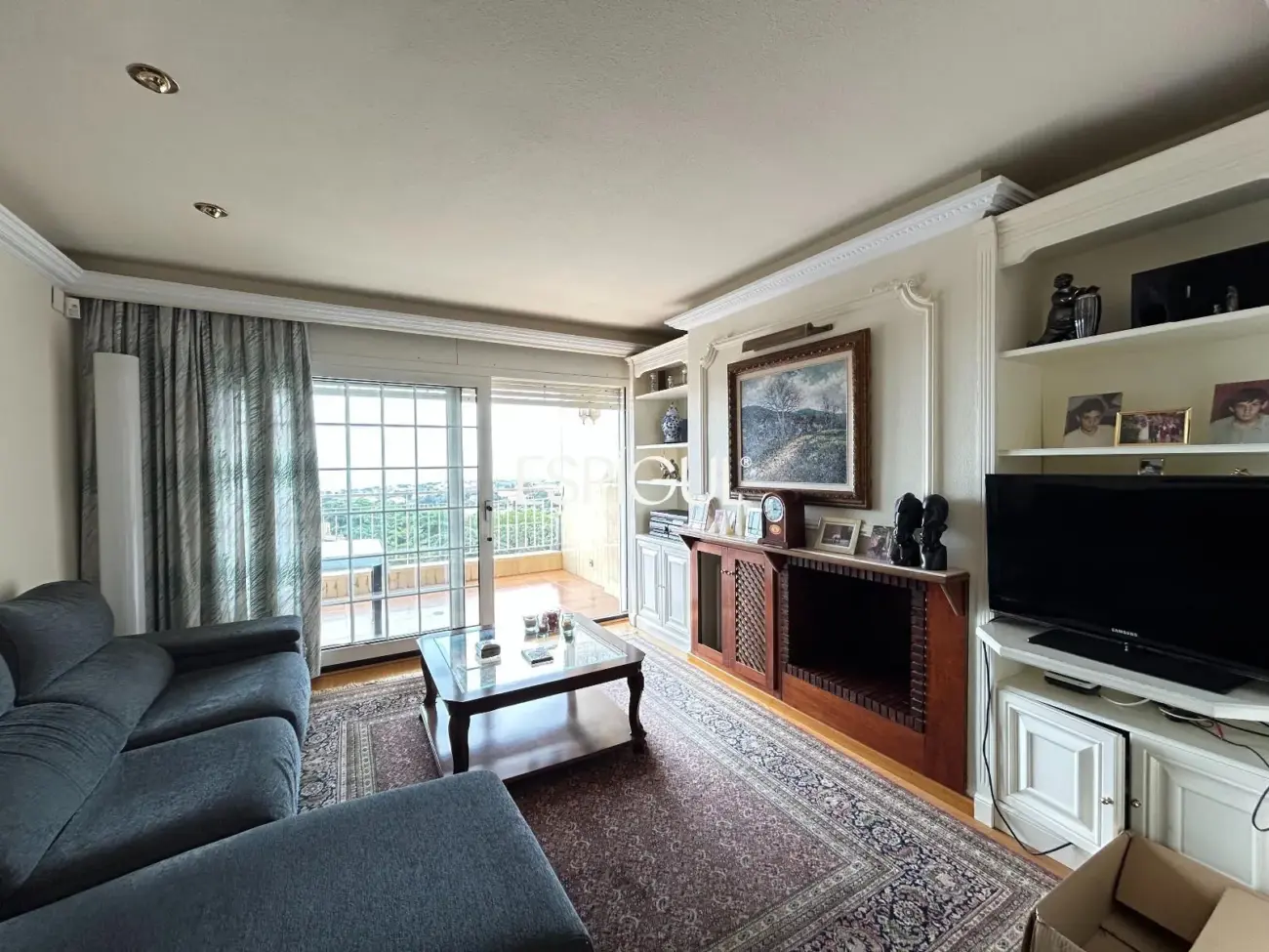 Amplio piso con vistas al mar, piscina y párquing en el centro de Alella