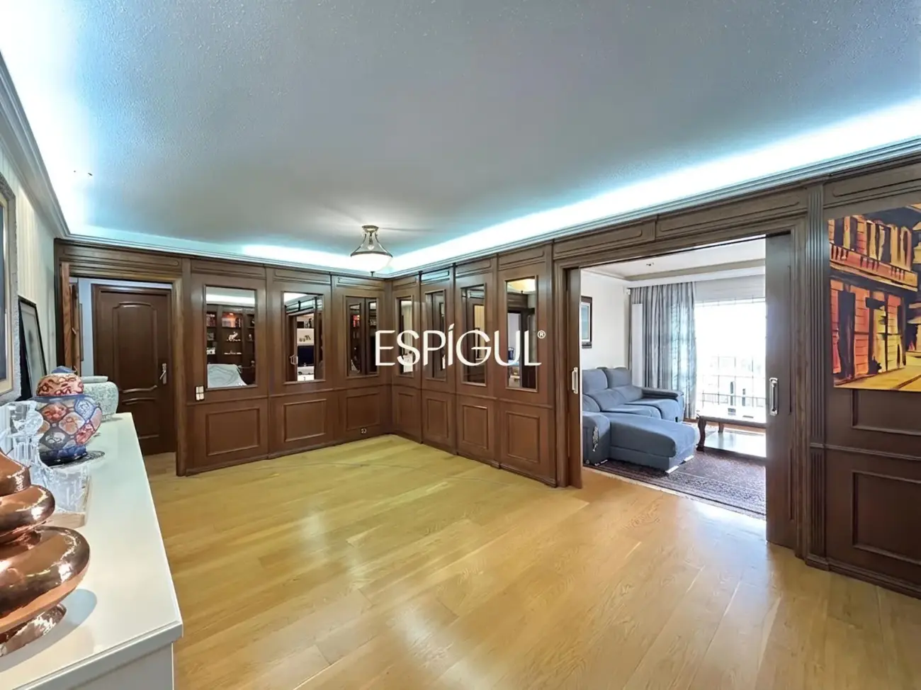 Amplio piso con vistas al mar, piscina y párquing en el centro de Alella