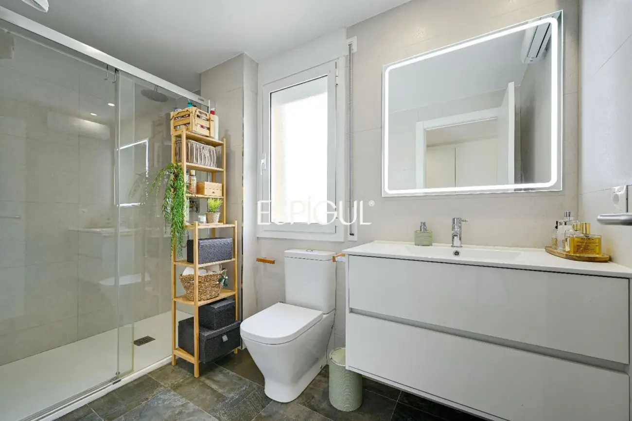 Appartement rénové avec terrasse à S&rsquo;Agaró