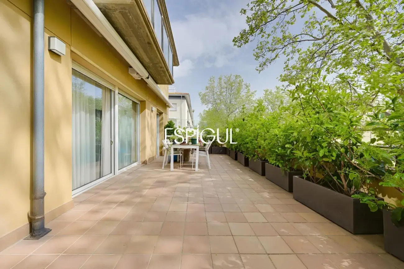 Appartement rénové avec terrasse à S&rsquo;Agaró