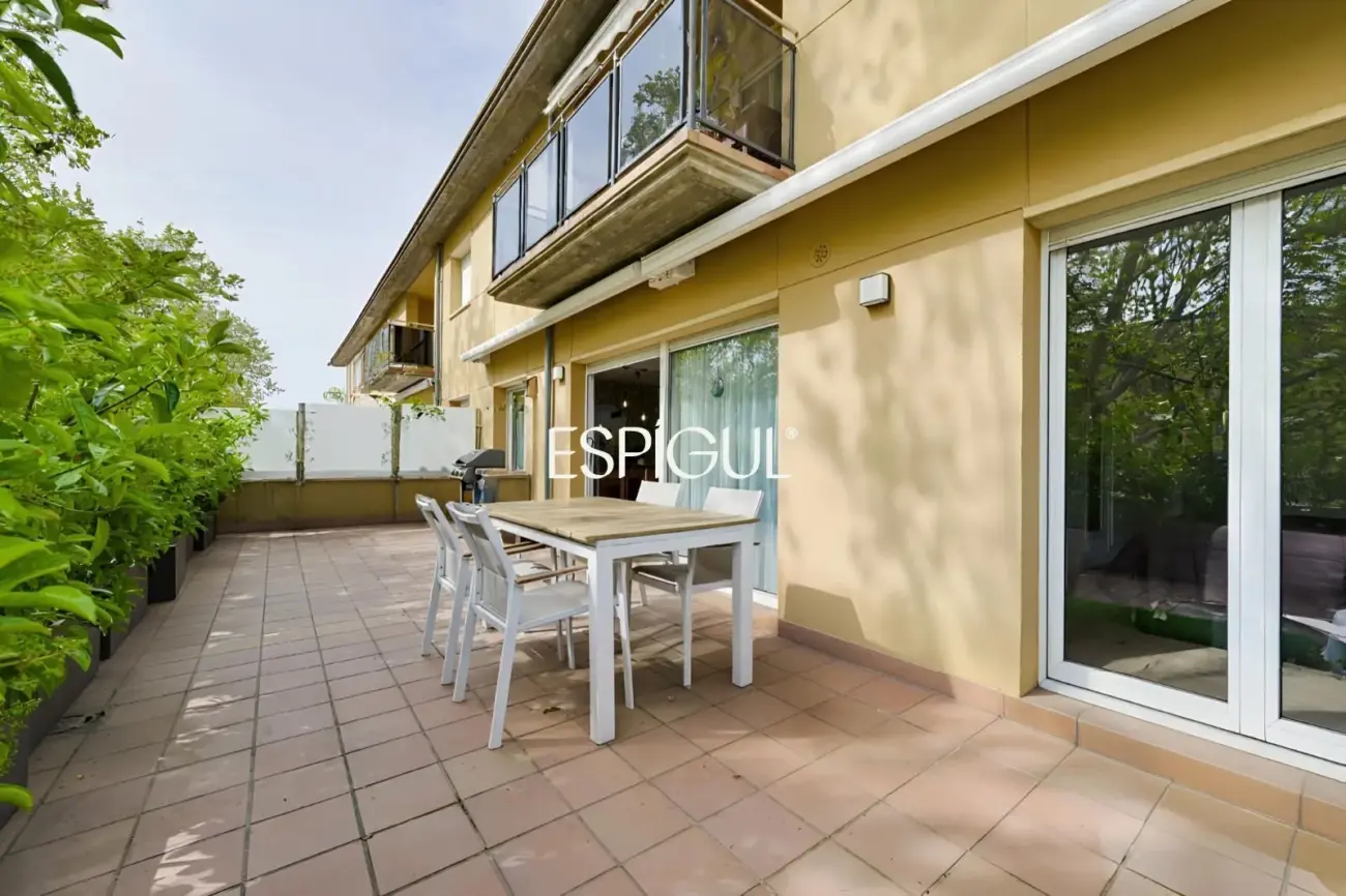 Appartement rénové avec terrasse à S&rsquo;Agaró