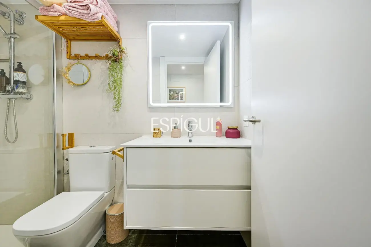 Appartement rénové avec terrasse à S&rsquo;Agaró