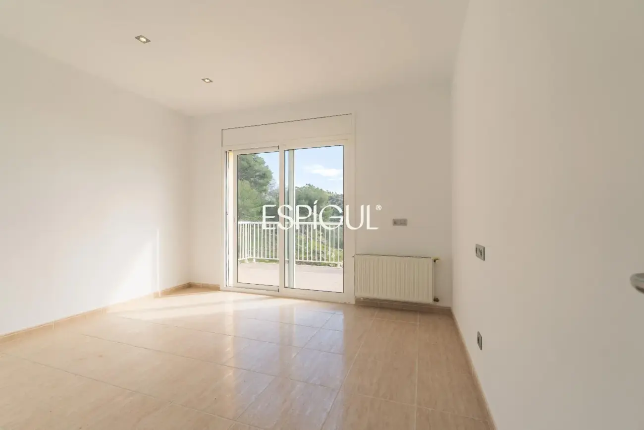 House for sale in Roses with sea views