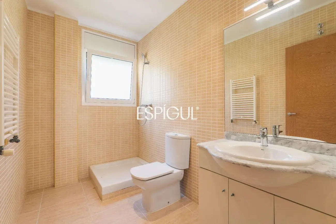 House for sale in Roses with sea views