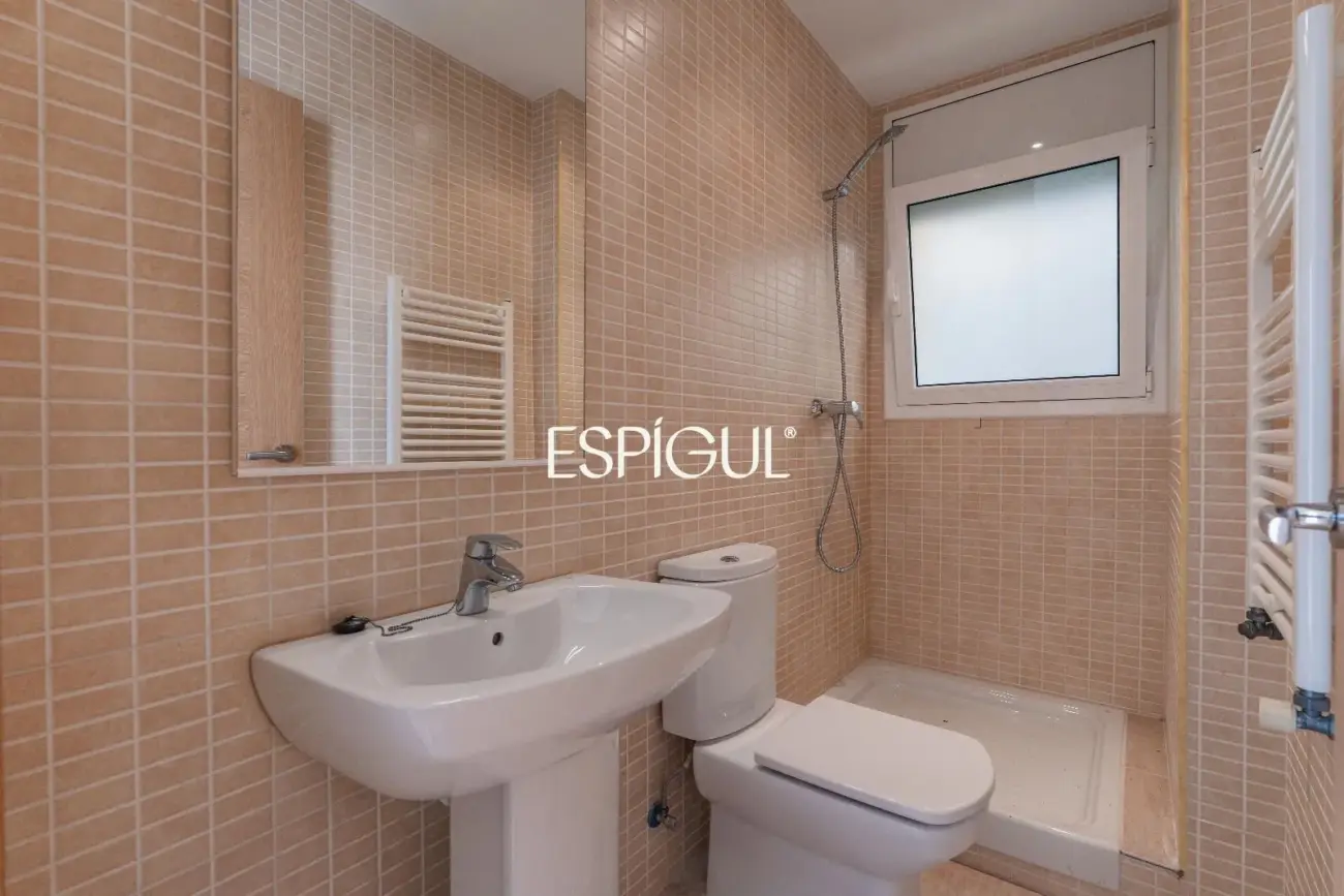 House for sale in Roses with sea views