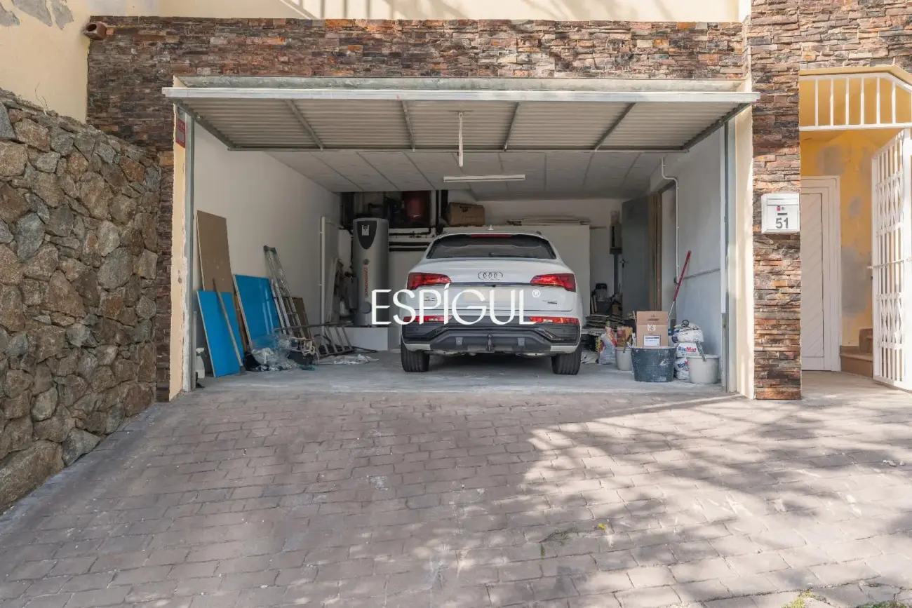 House for sale in Roses with sea views