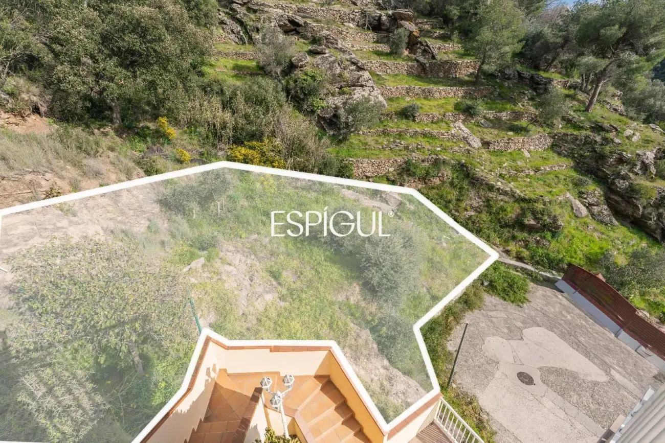 House for sale in Roses with sea views