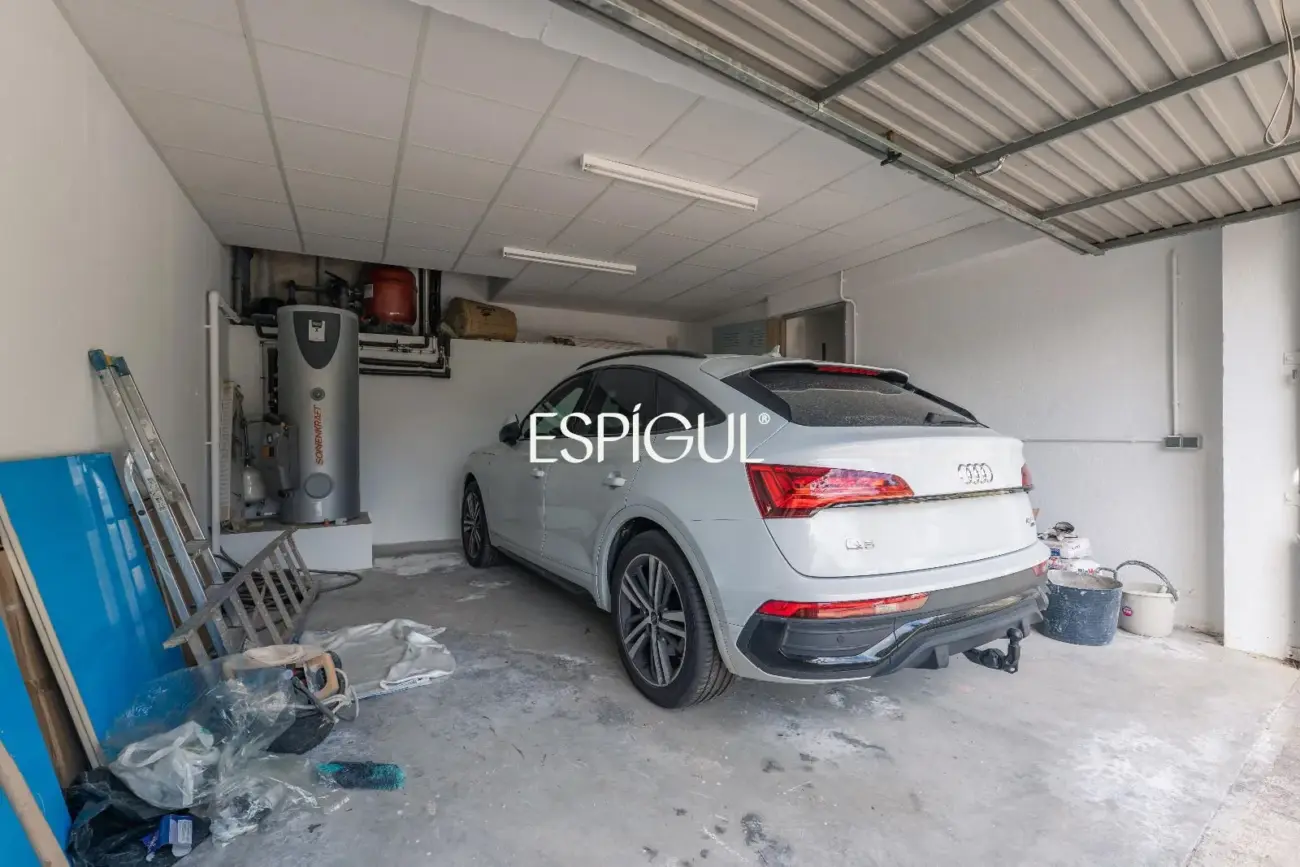 House for sale in Roses with sea views