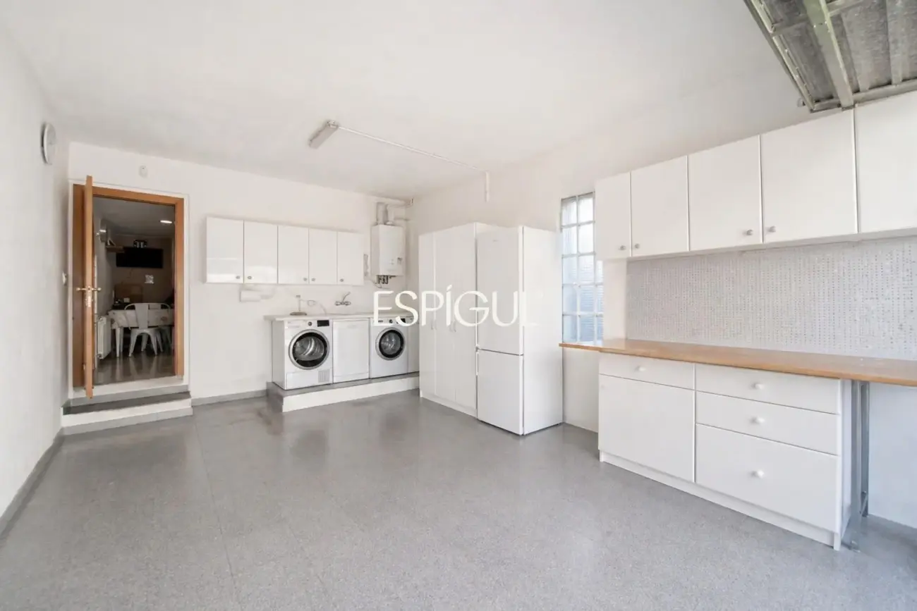 Casa independiente con gran parcela en Vilablareix