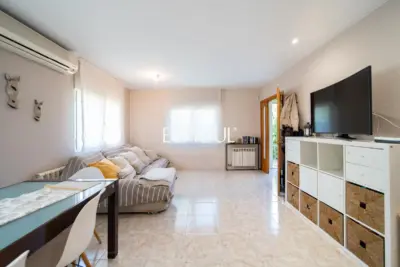 Casa independiente con gran parcela en Vilablareix
