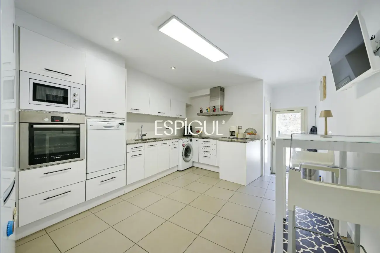 Отреставрированный дом в центре Торроэлья-де-Монгри