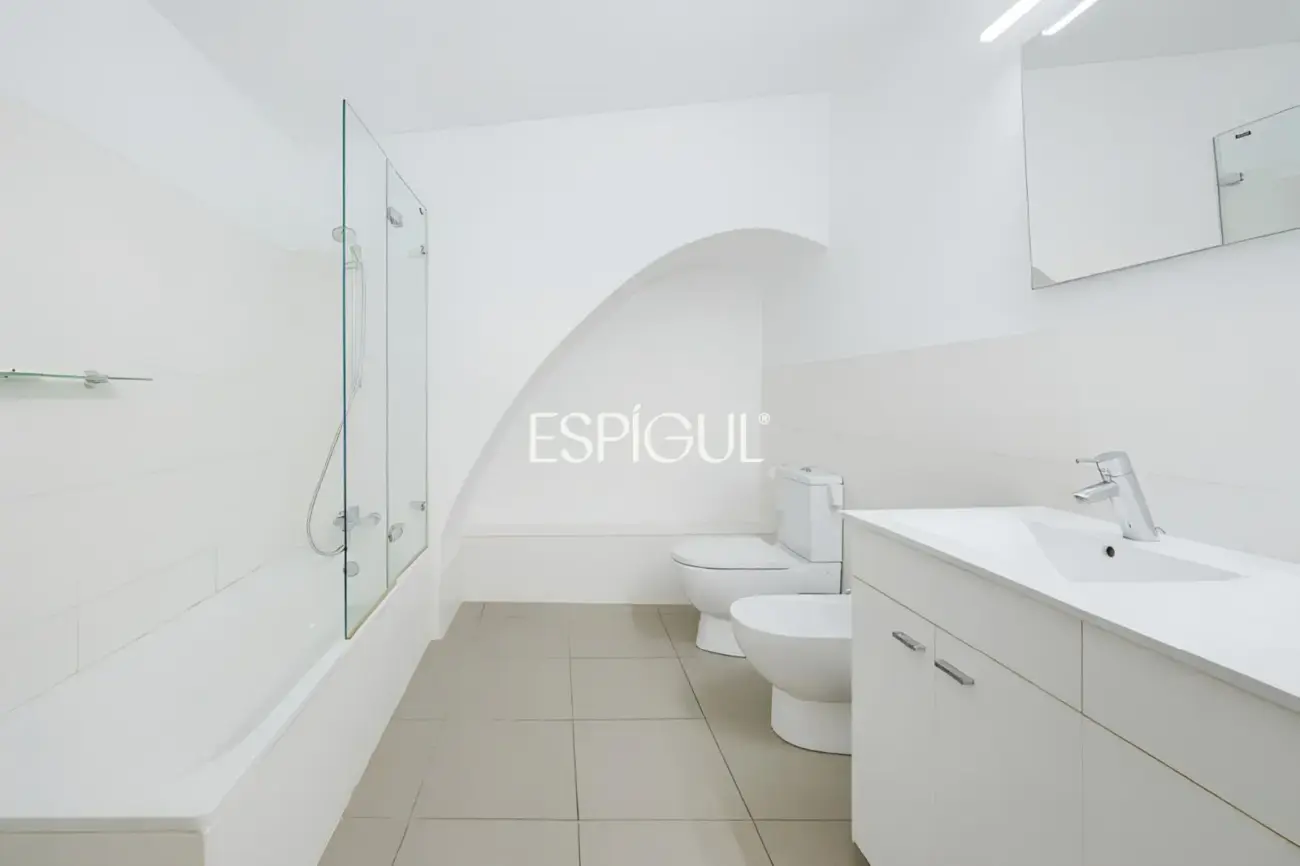 Отреставрированный дом в центре Торроэлья-де-Монгри