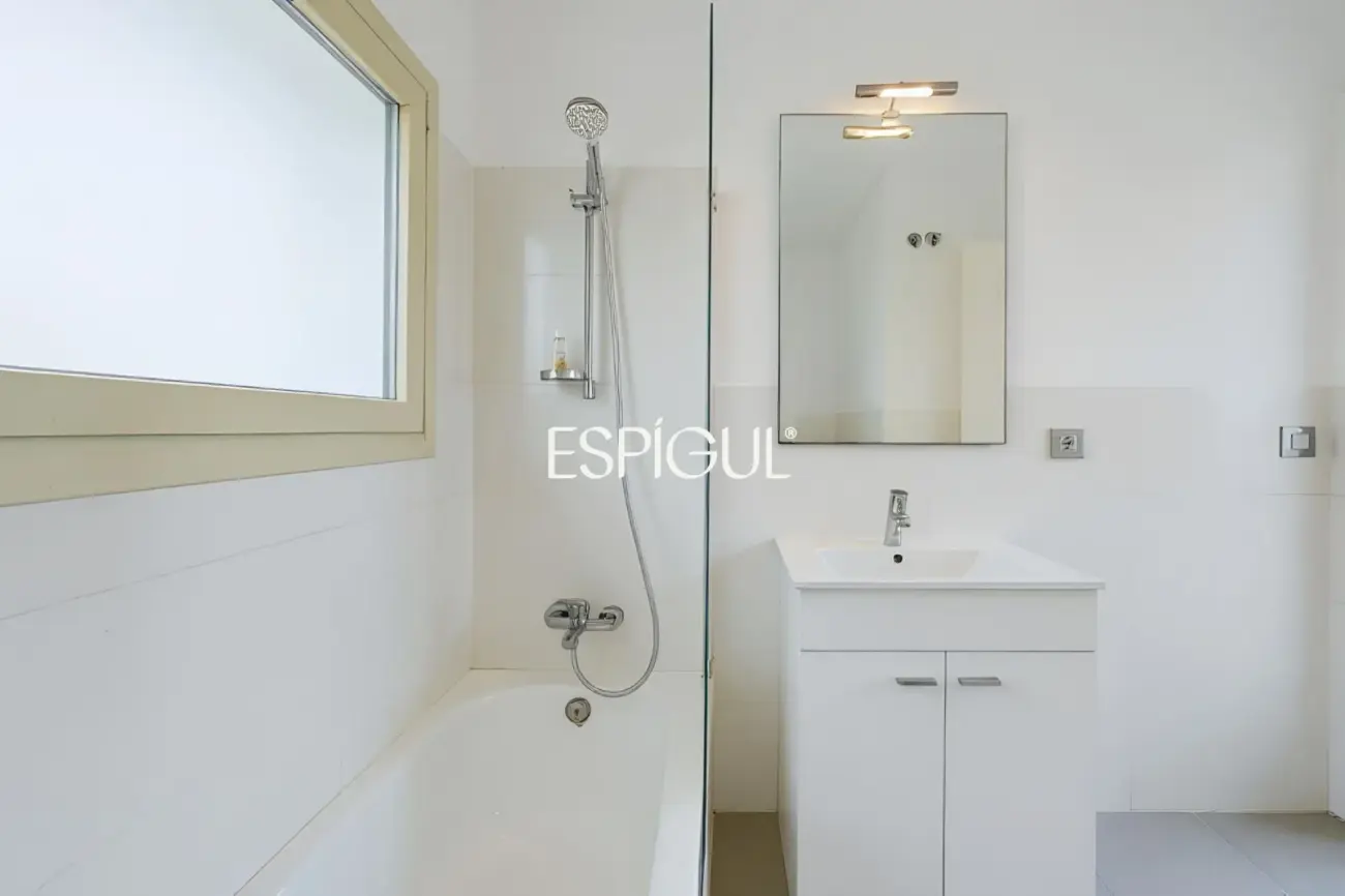 Отреставрированный дом в центре Торроэлья-де-Монгри