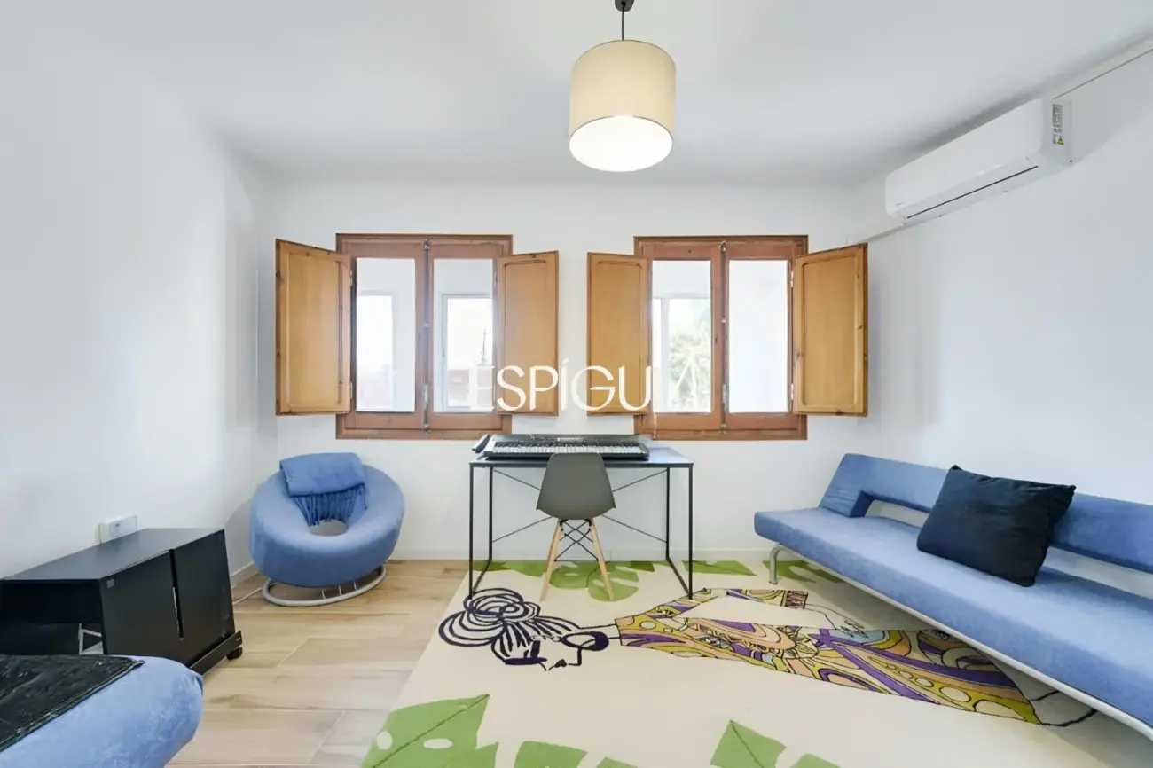 Отреставрированный дом в центре Торроэлья-де-Монгри