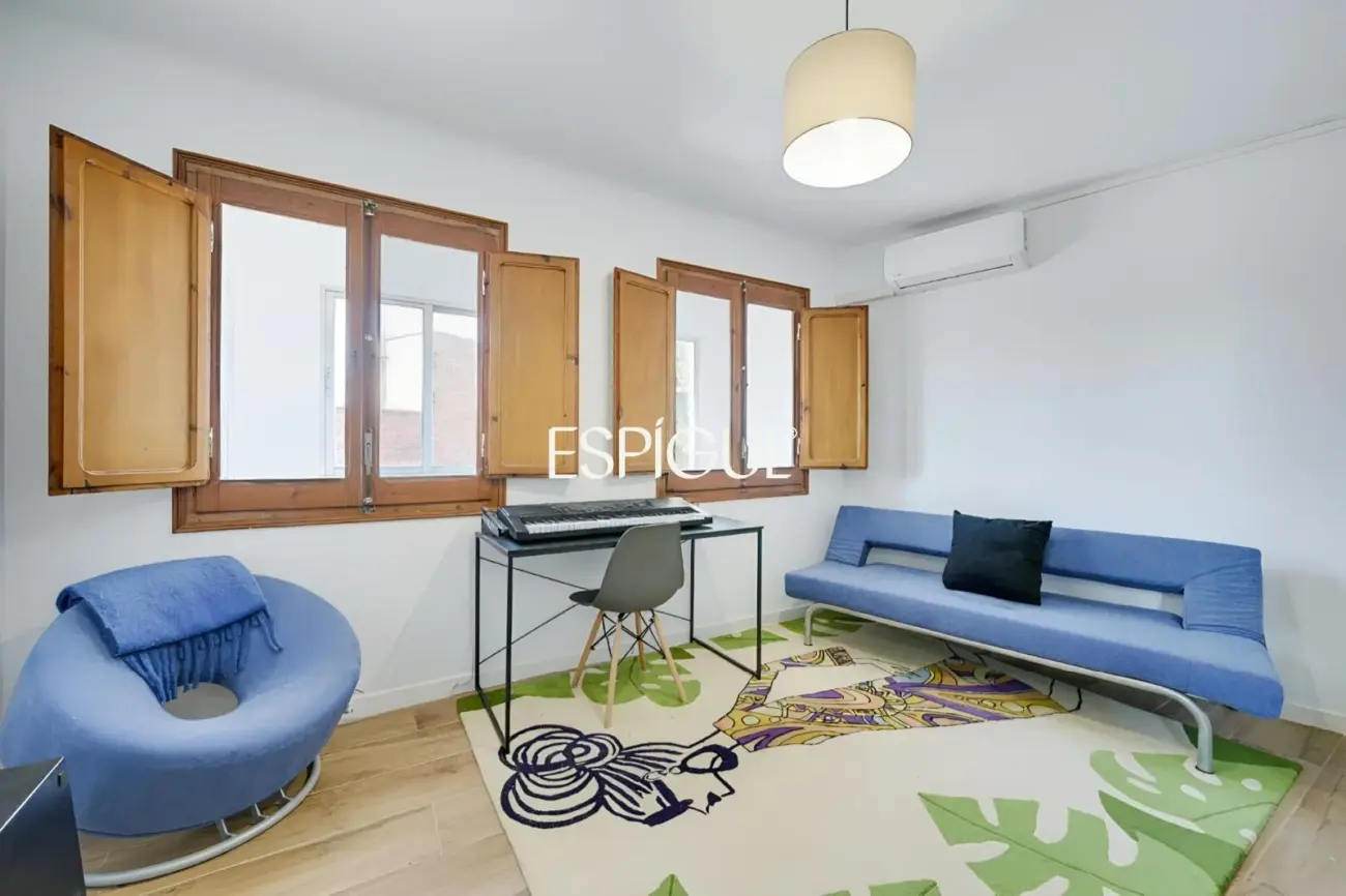 Отреставрированный дом в центре Торроэлья-де-Монгри