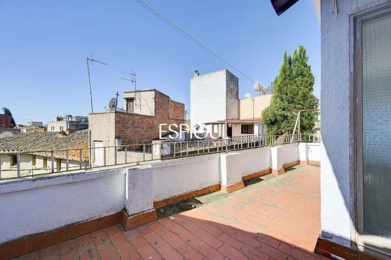 Отреставрированный дом в центре Торроэлья-де-Монгри