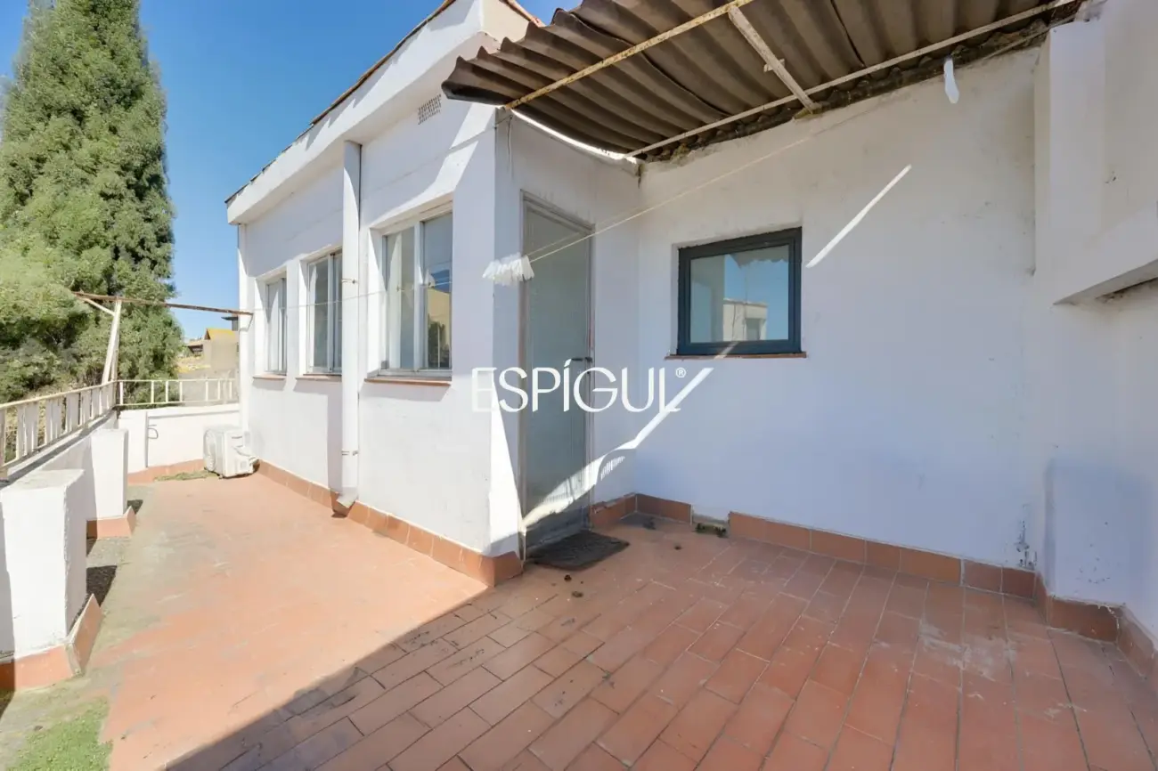 Отреставрированный дом в центре Торроэлья-де-Монгри