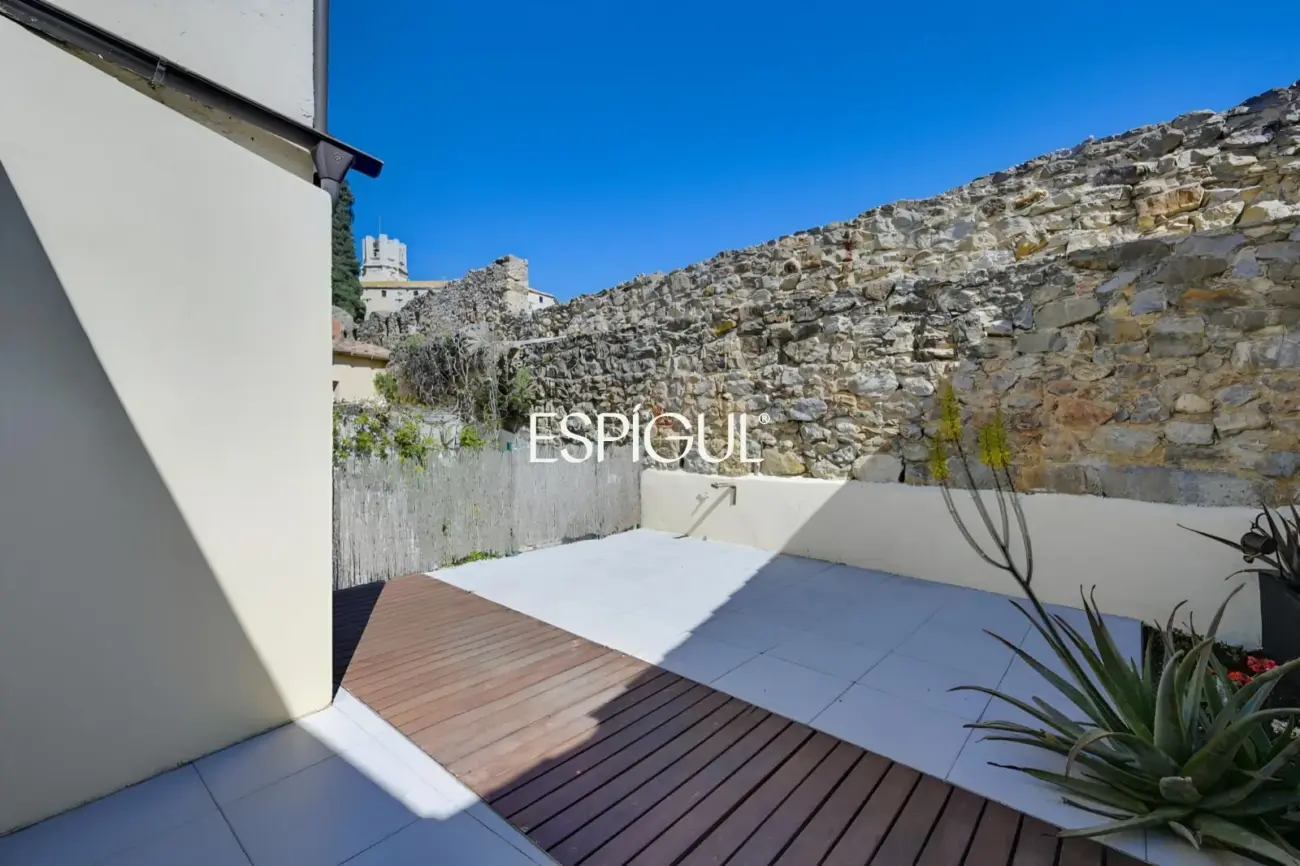 Отреставрированный дом в центре Торроэлья-де-Монгри