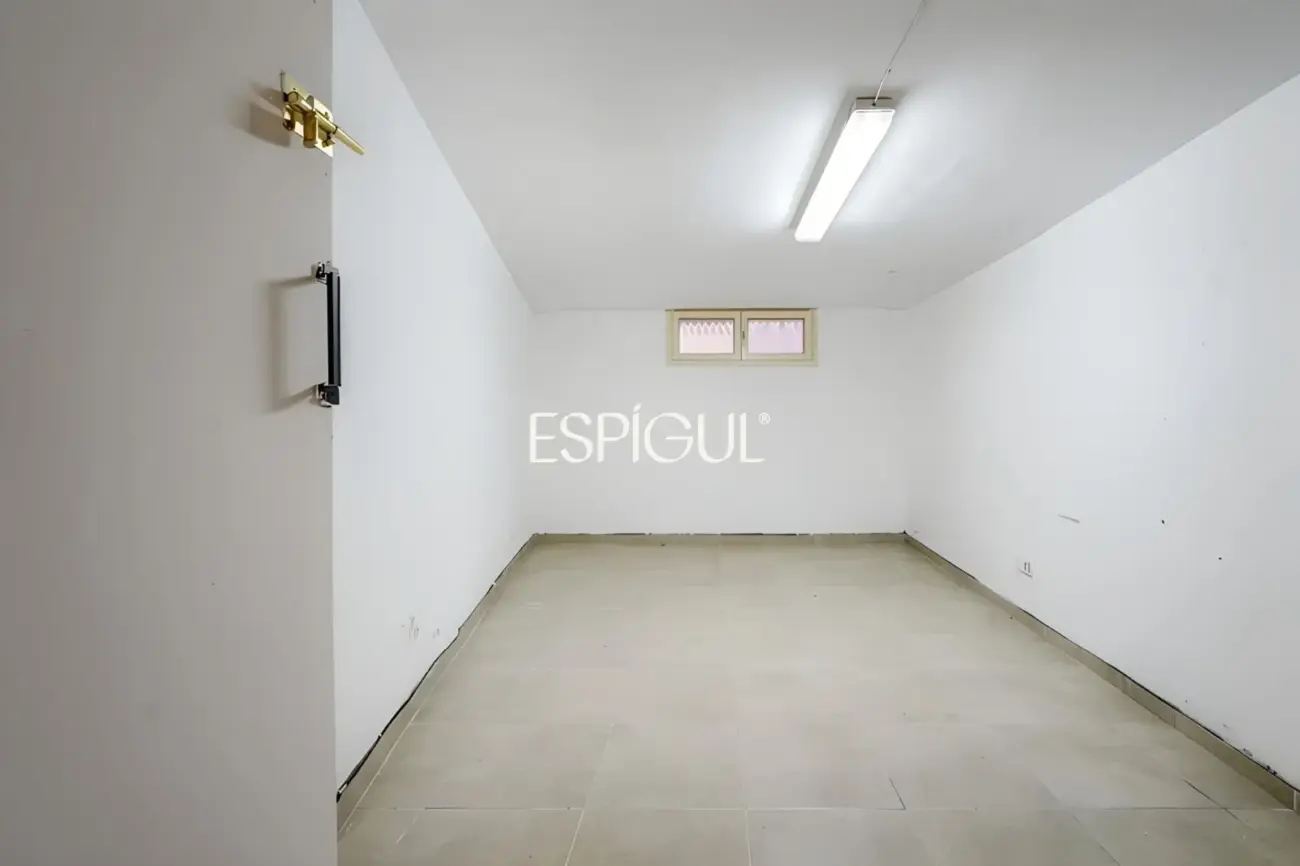 Отреставрированный дом в центре Торроэлья-де-Монгри