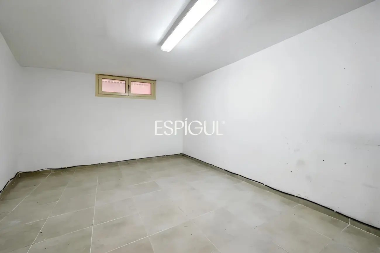 Отреставрированный дом в центре Торроэлья-де-Монгри