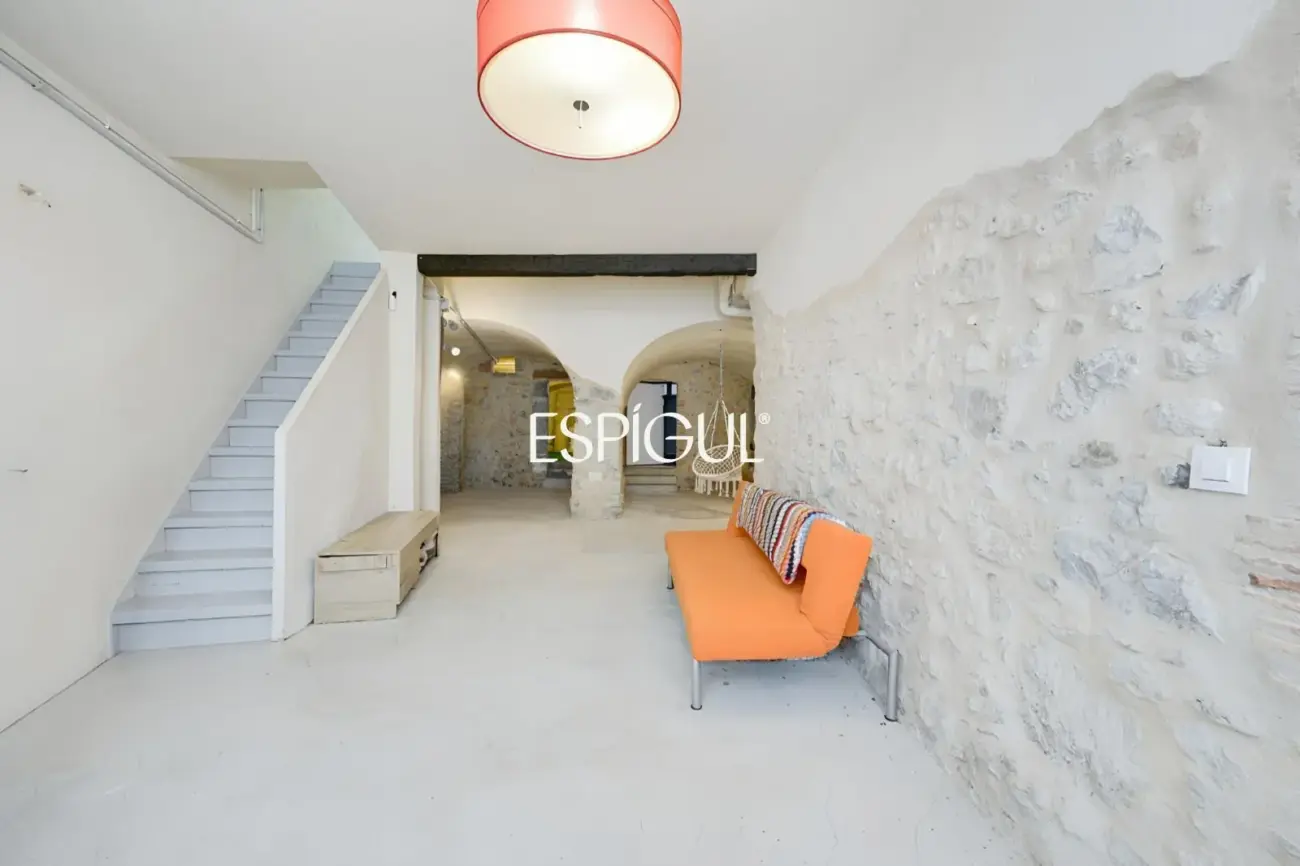 Отреставрированный дом в центре Торроэлья-де-Монгри