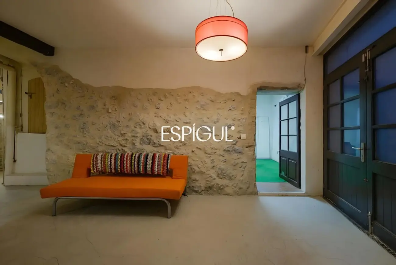 Отреставрированный дом в центре Торроэлья-де-Монгри