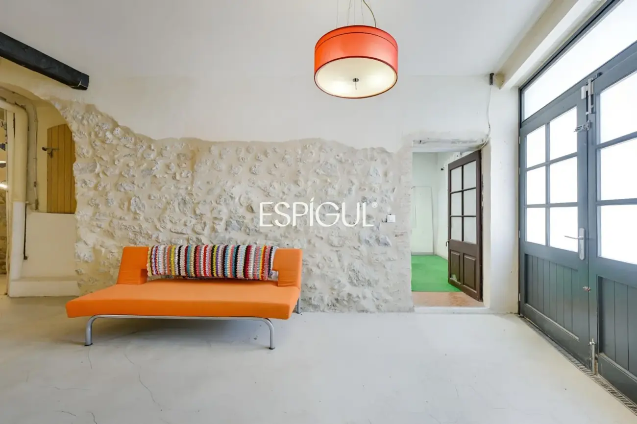 Отреставрированный дом в центре Торроэлья-де-Монгри