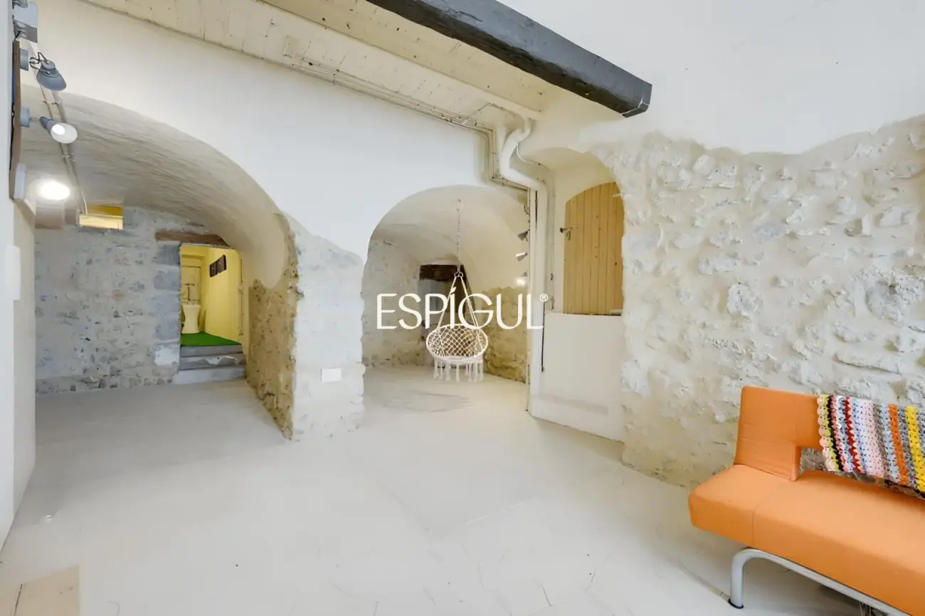 Отреставрированный дом в центре Торроэлья-де-Монгри