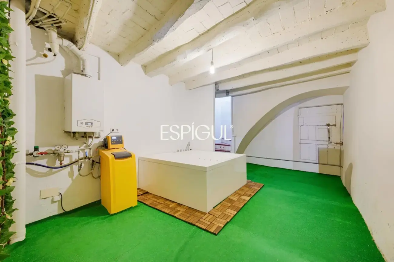 Отреставрированный дом в центре Торроэлья-де-Монгри