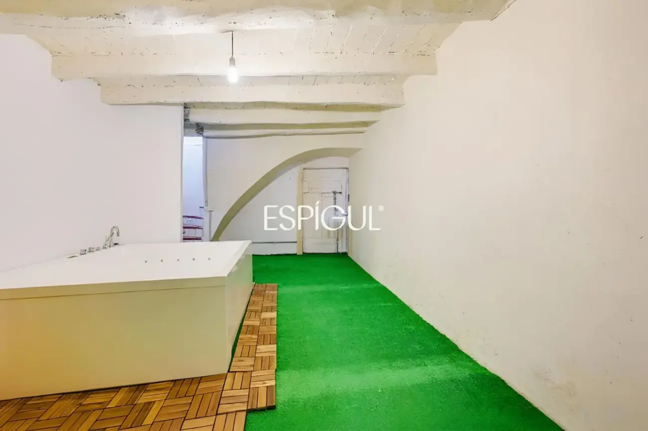 Отреставрированный дом в центре Торроэлья-де-Монгри