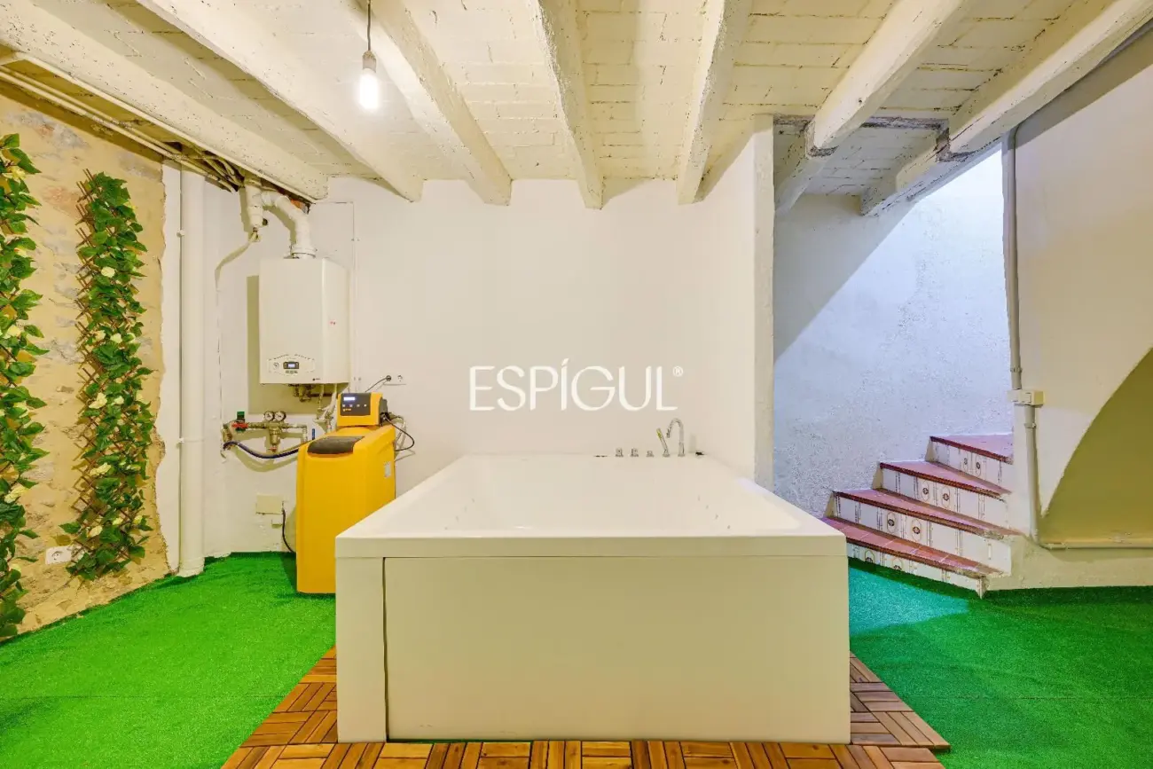 Отреставрированный дом в центре Торроэлья-де-Монгри