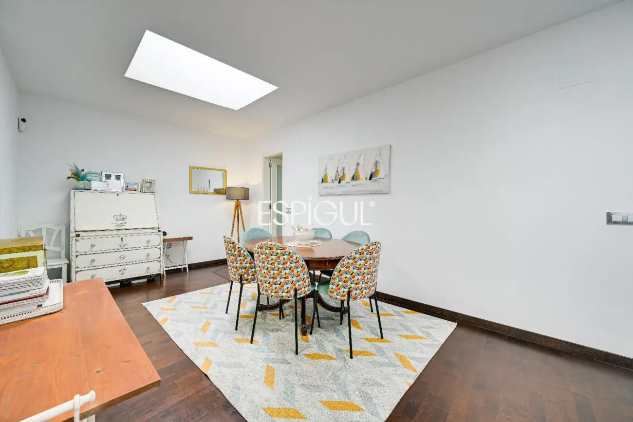 Отреставрированный дом в центре Торроэлья-де-Монгри