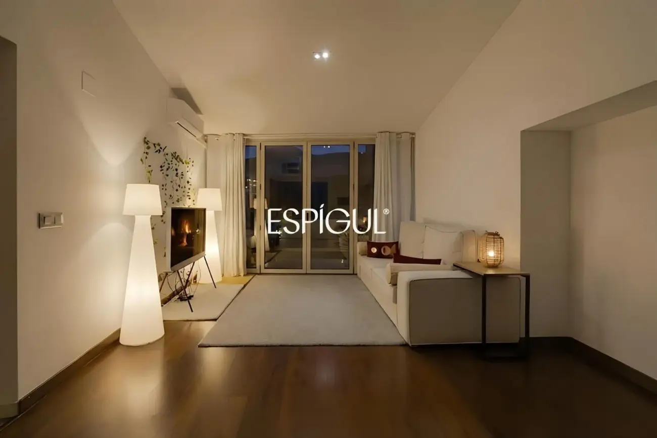 Отреставрированный дом в центре Торроэлья-де-Монгри