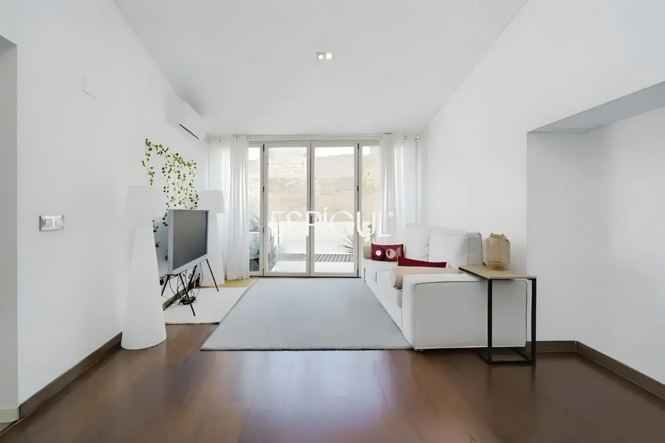 Отреставрированный дом в центре Торроэлья-де-Монгри